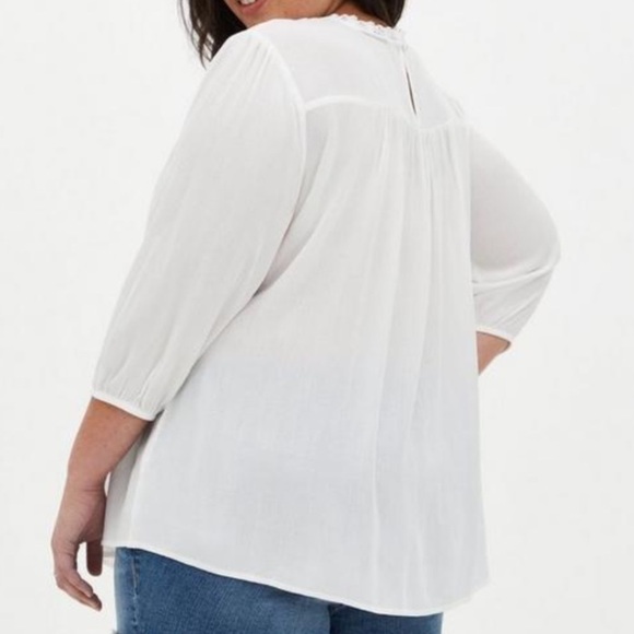 Torrid White Crinkle Gauze Embroidered Blouse Top 1X - Picture 2 of 13